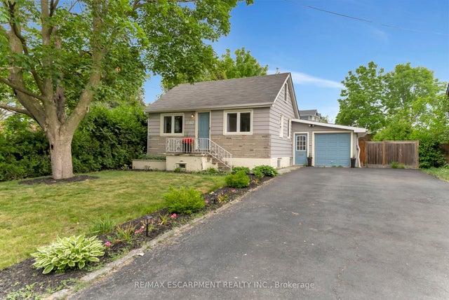 2387 Glenwood School Drive, Burlington