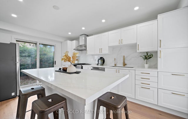 36 Shalom Crescent, Toronto W10