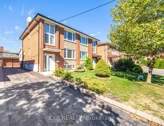 35 Clairton Crescent, Toronto W03
