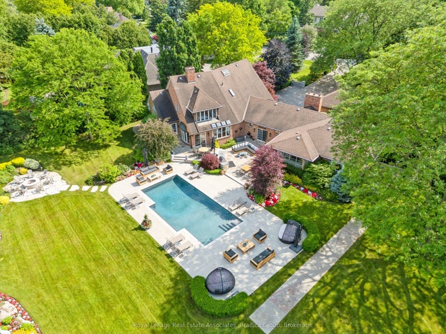 19 Lorraine Gardens, Toronto W08