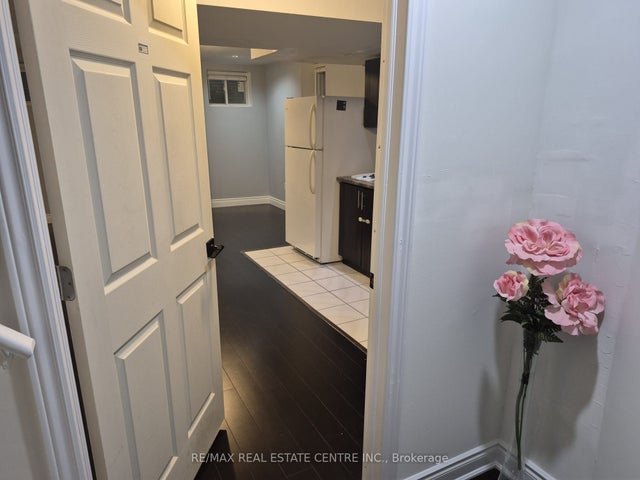 290 Cedric Terrace -bsmnt, Milton