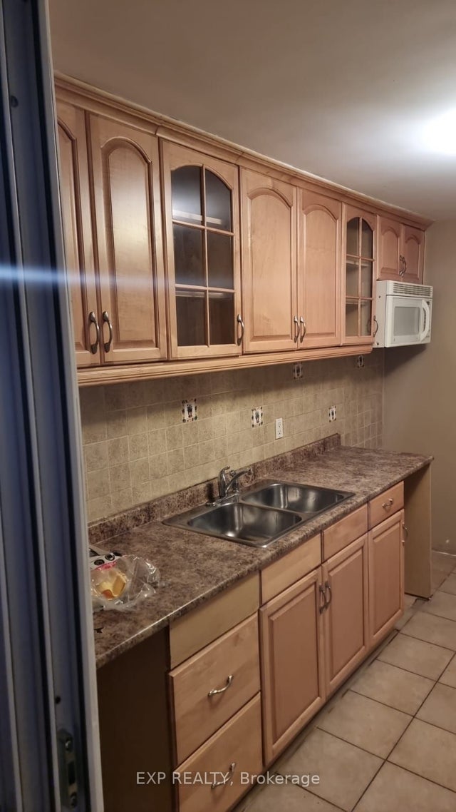 841 Runnymede Road 2nd Flr, Toronto W03