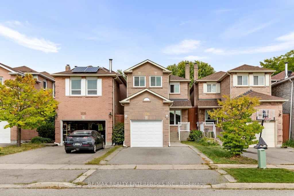 1333 Hazel Mccleary Drive, Oakville
