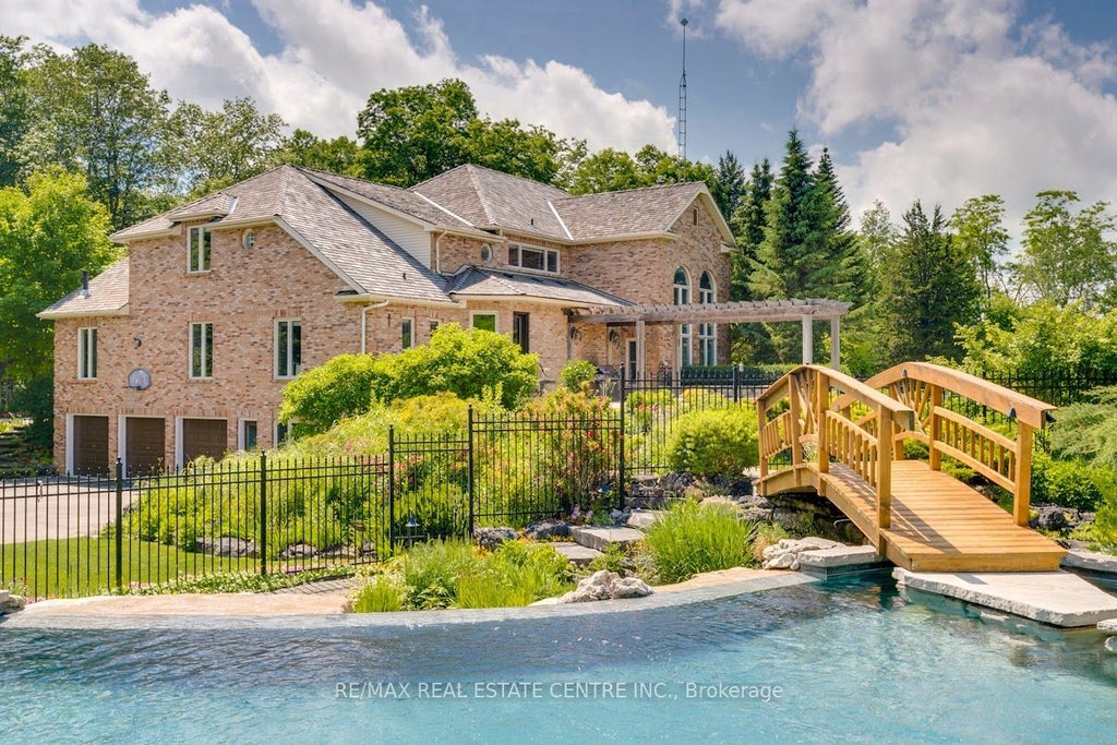 13701 Fourth Line Nassagaweya N/a, Milton