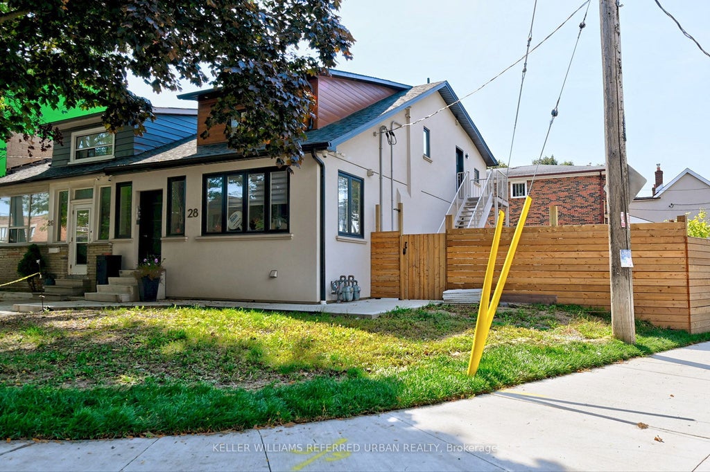 28 Silverthorn Avenue 2, Toronto W03