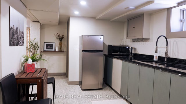 33 Juliet Crescent Lower, Toronto W03