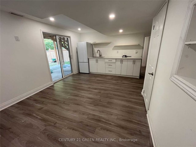 1210 Fox Crescent Lower, Milton