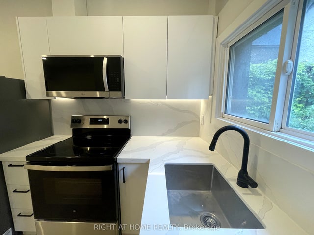 500 Salem Avenue N L, Toronto W02