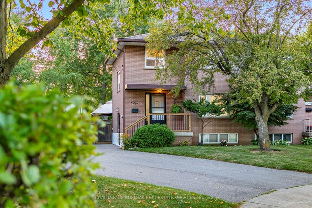 2295 Barclay Road, Burlington