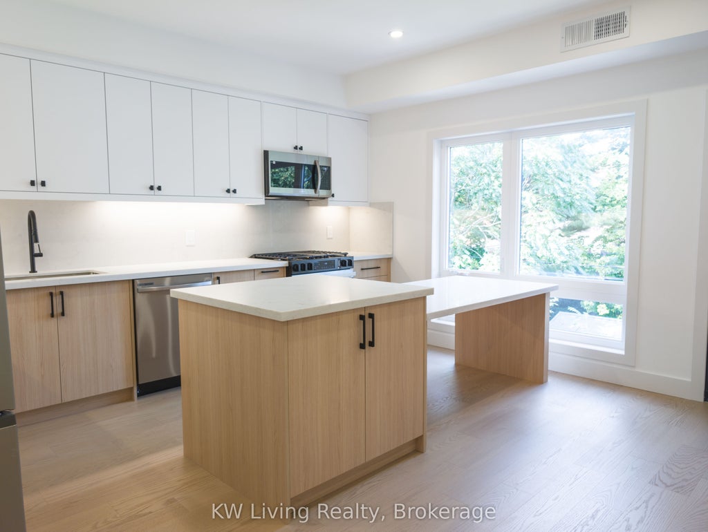 52 Vernon Street 201, Toronto W02