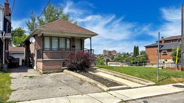 122 Hatherley Road, Toronto W03