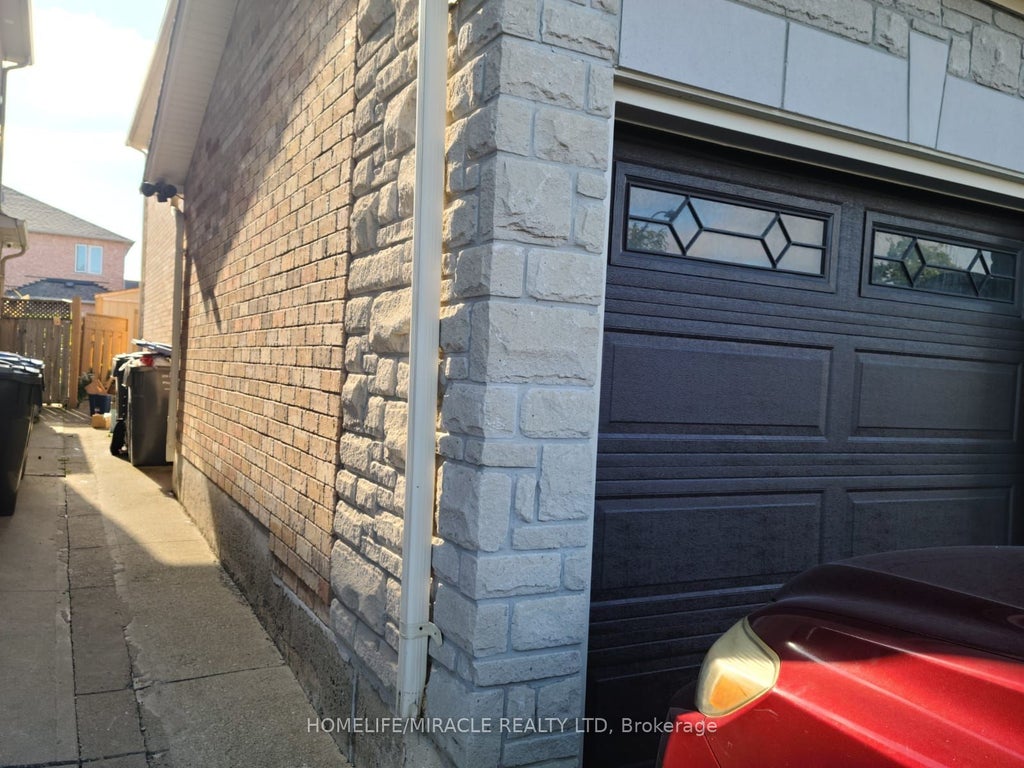 11 Heathbrook Avenue, Brampton