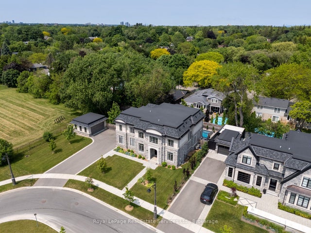 215 Prince George Crescent, Oakville