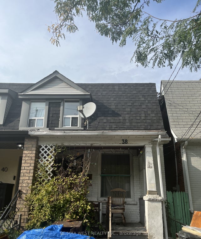 38 Pelham Avenue, Toronto W03