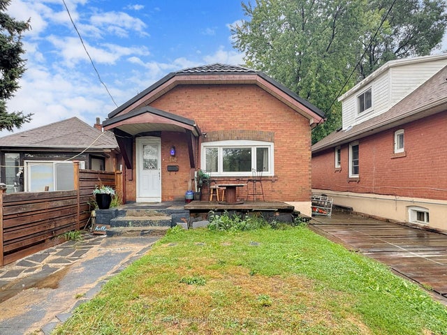 15 Victoria Avenue E, Toronto W04