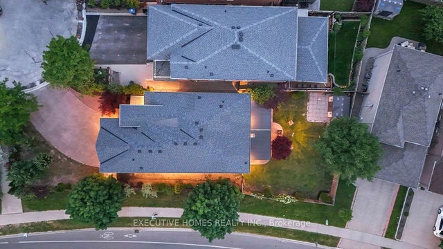 8 Shallimar Court, Brampton