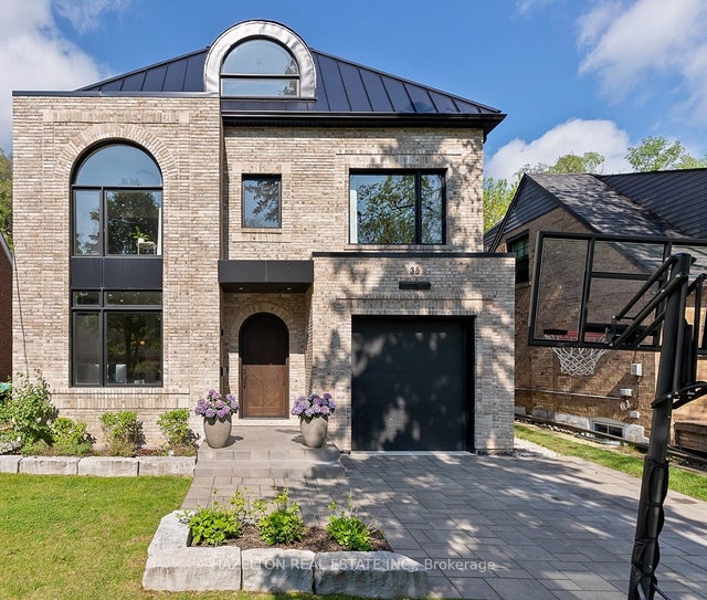 35 Worthington Crescent, Toronto W01