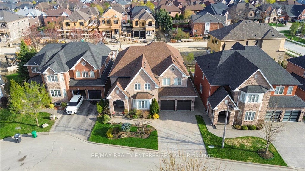 18 Southcrest Court, Brampton