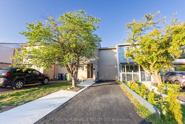 8 Grand Valley Drive, Brampton