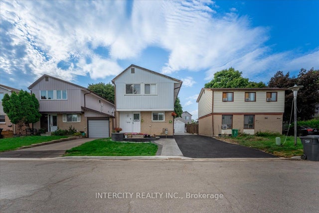 6 Hedley Court, Brampton
