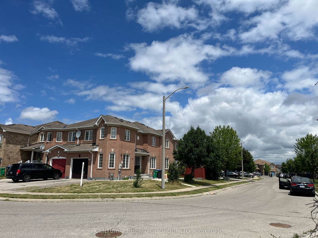 77 Vauxhall Crescent E Main & Second Flr, Brampton