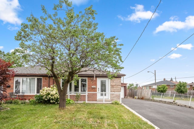 84 Goldsboro Road, Toronto W05