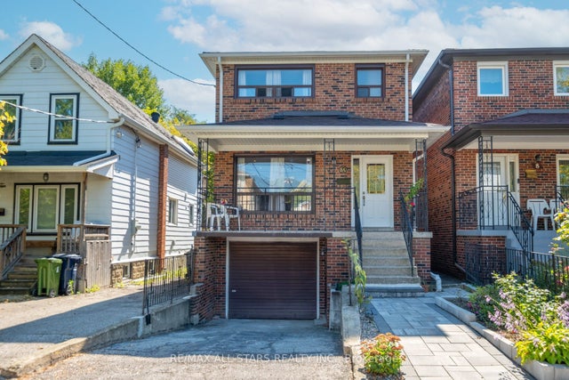 8a Ruthven Place, Toronto W03