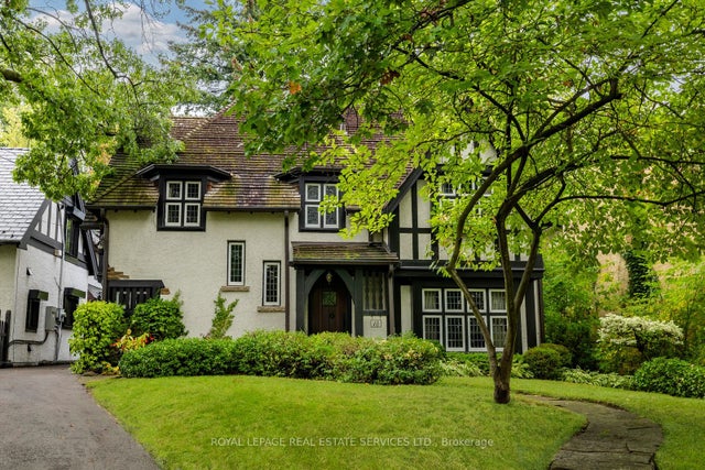 18 Queen Marys Drive, Toronto W08