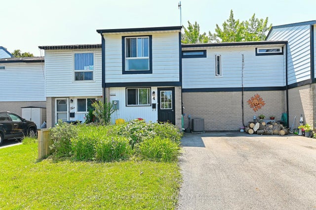 4 Greenfield Square, Brampton