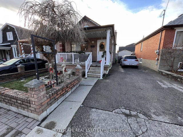 244 Rosethorn Avenue, Toronto W03