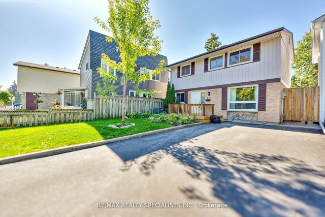 25 Homer Square, Brampton