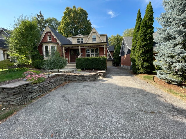 435 Maple Avenue, Oakville