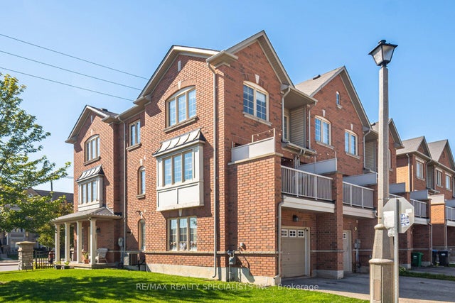 2 Shiraz Drive Ne 114, Brampton