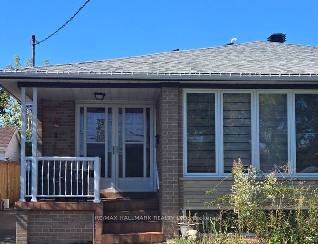 8 Hucknall Road, Toronto W05