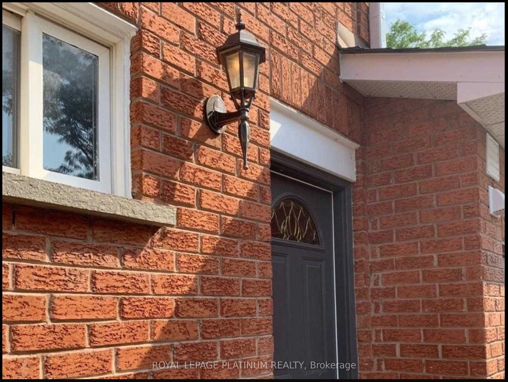 1540 Manorbrook Crt. N/a Legal Basement Apartment, Mississauga