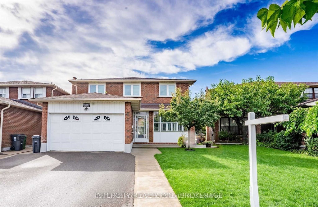 165 Minglehaze Drive Upper, Toronto W10