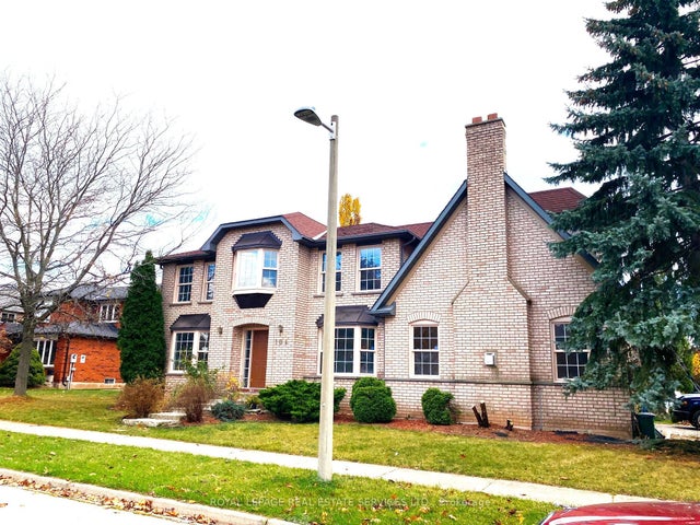 104 Inverhuron Trail, Oakville