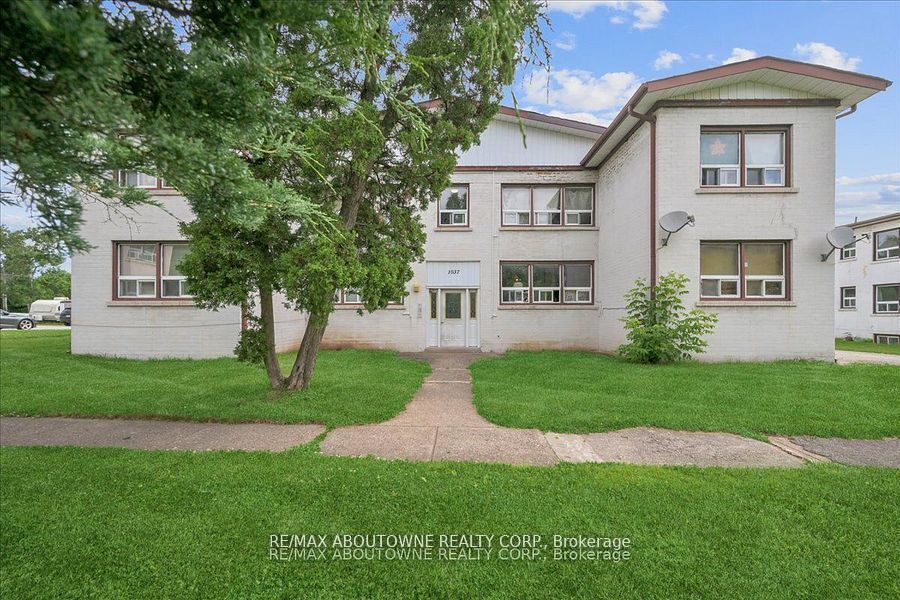 145 North Service Road E 1, Oakville