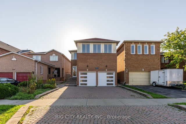 828 Cardington Street, Mississauga