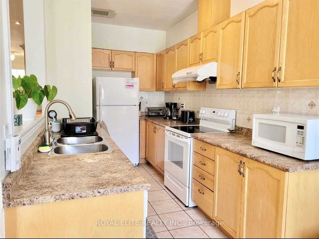 3395 Fountain Park Avenue, Mississauga