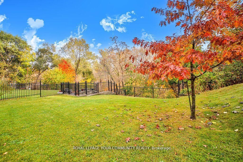 21 Disan Court, Toronto W10