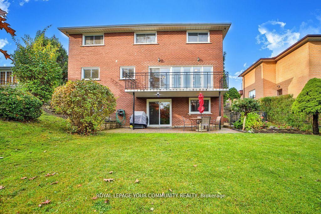 21 Disan Court, Toronto W10