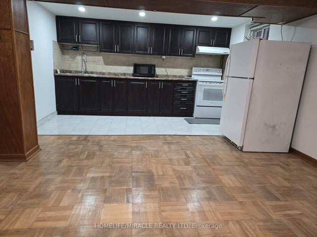 37 Cameo Crescent Bsmt, Toronto W03