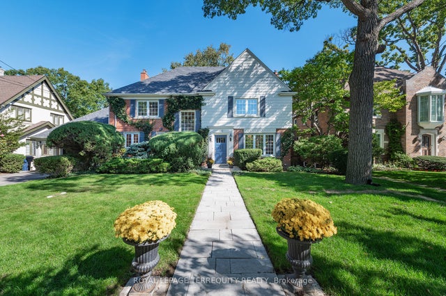 223 Riverside Drive, Toronto W01