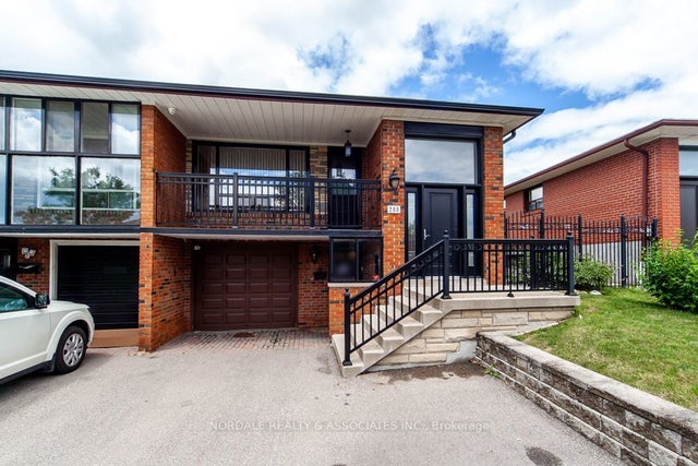288 Hullmar Drive, Toronto W05