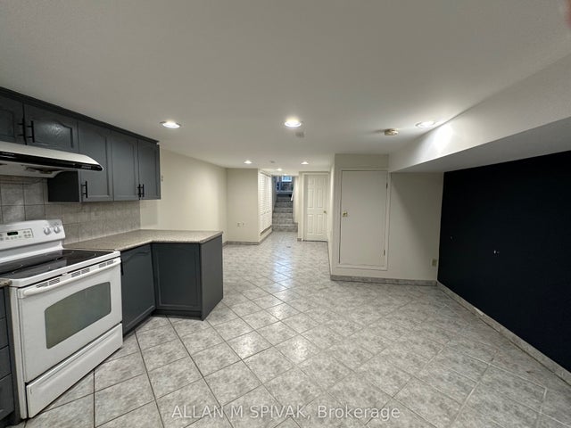 113 Kirknewton Road, Toronto W03