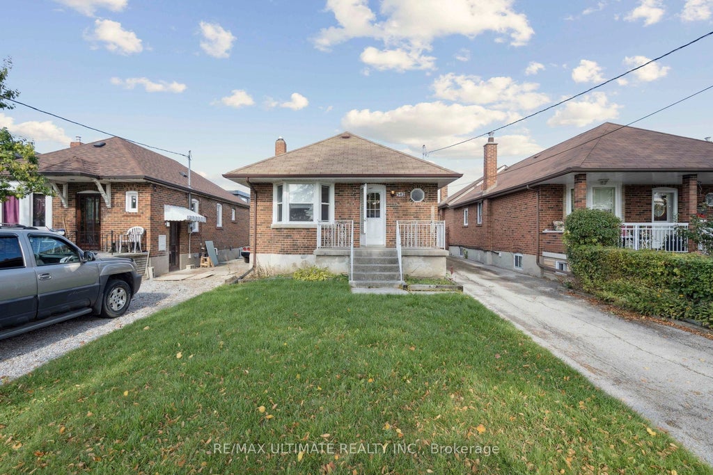 542 Glen Park Avenue Main, Toronto W04