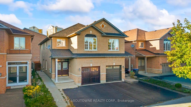 128 Breton Avenue Lower, Mississauga