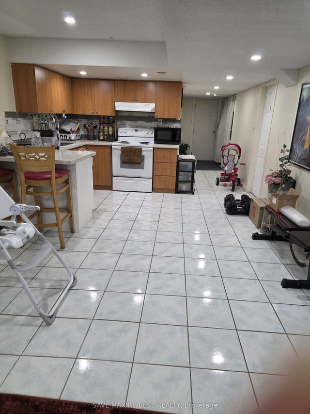 132 Mountainberry Road Bsmt, Brampton