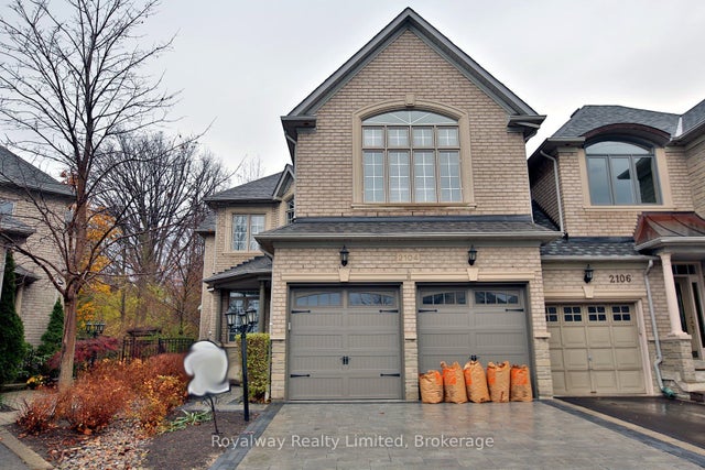 2104 Pinevalley Crescent E, Oakville